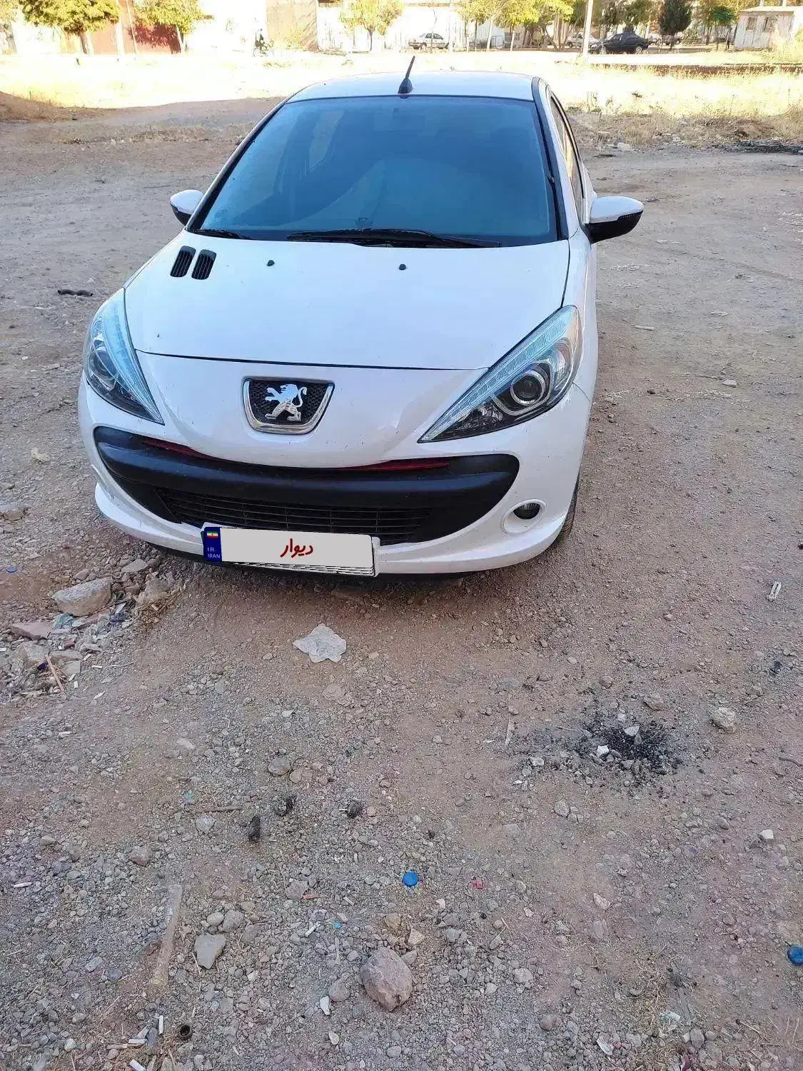 207 1400سقف فلز(نقدی،یامعاوضه با آریسان2)|خودرو سواری و وانت|خرمآباد, |دیوار