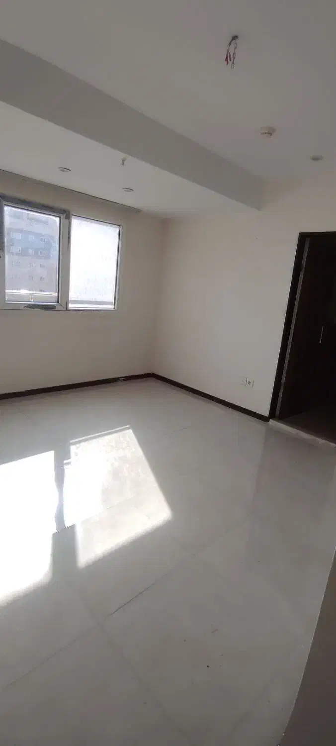 ۱۳۳ متر سه خوابه غرق نور برج ارکیده دریاچه چیتگر