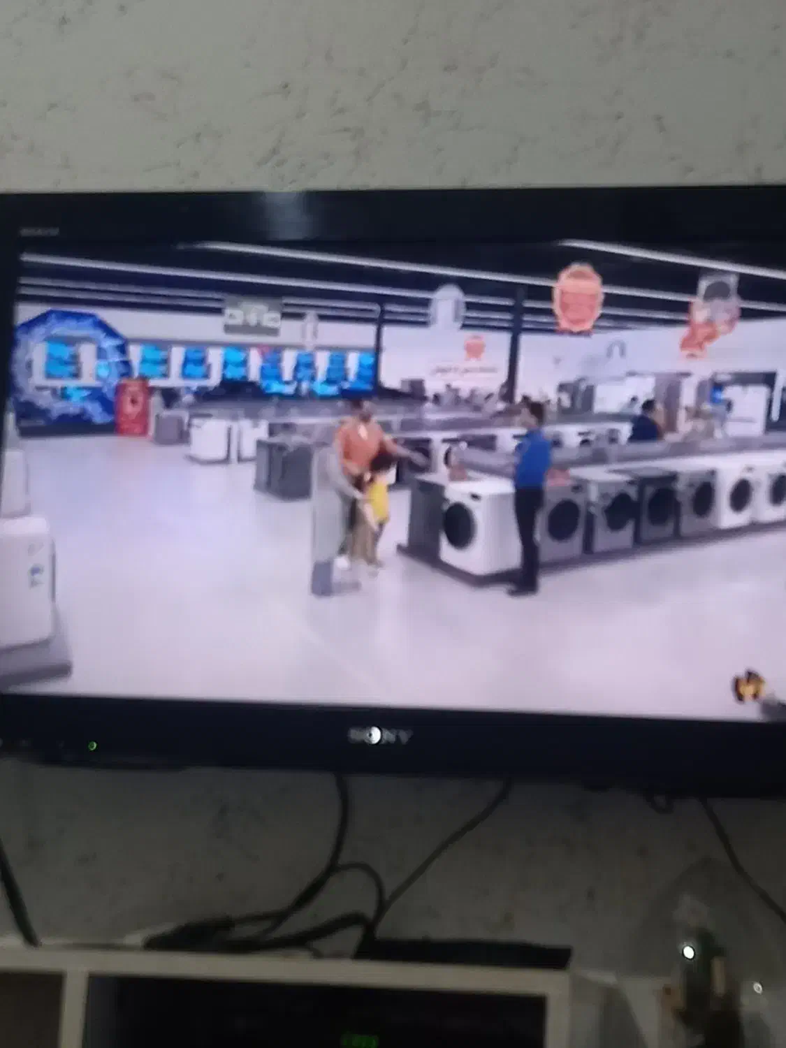 تلوزیون ۳۲ اینچ|تلویزیون و پروژکتور|اردبیل, |دیوار