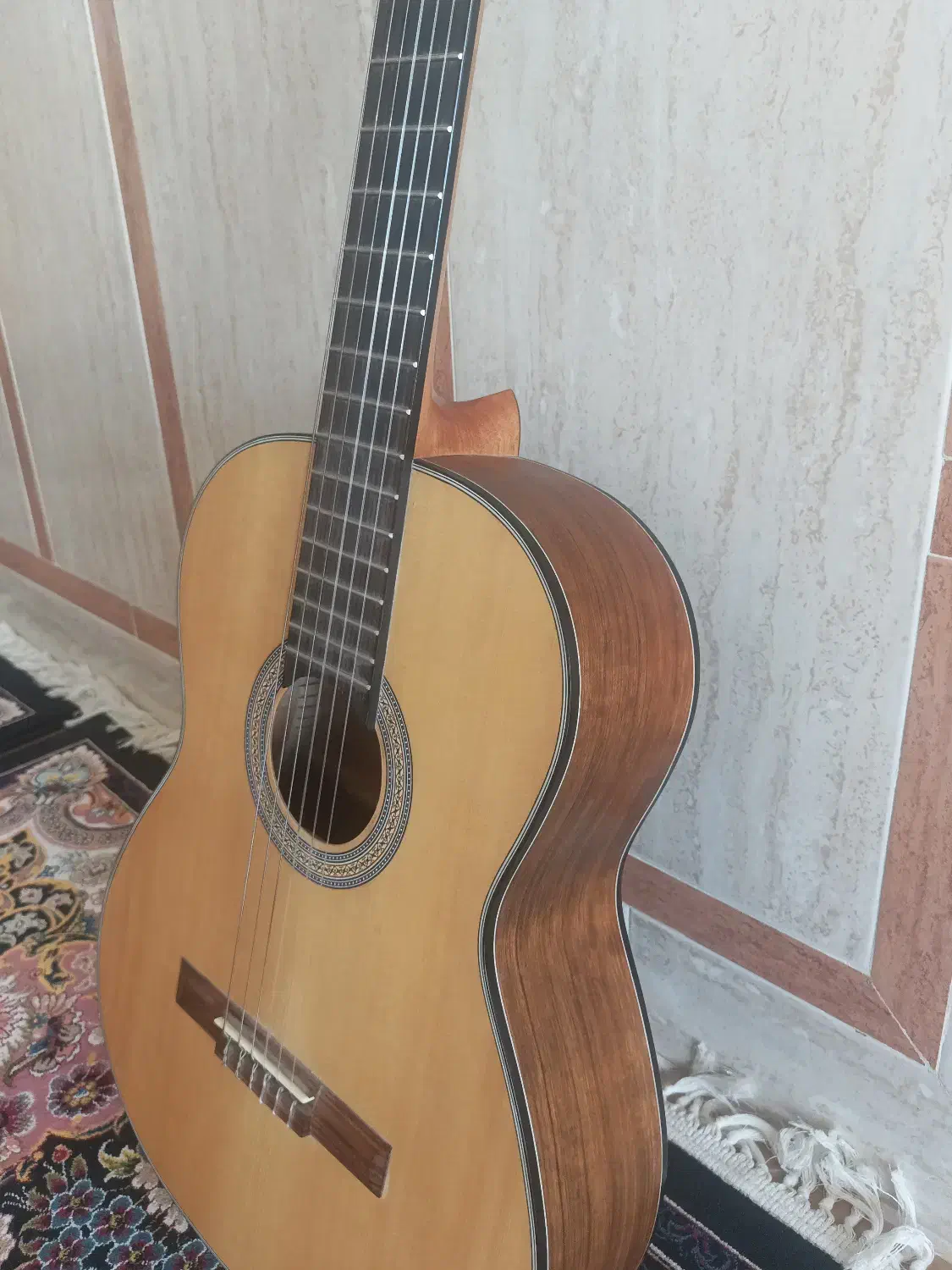 گیتار آدمیرا|گیتار، بیس، امپلیفایر|سمیرم, |دیوار