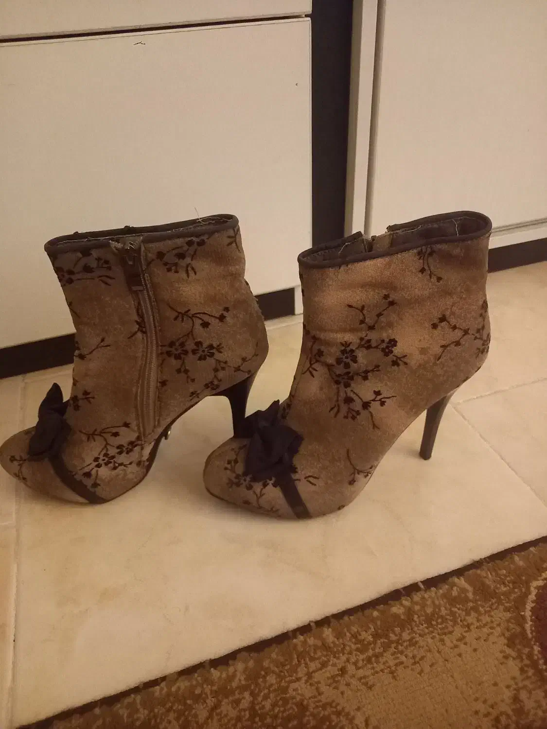 کفش سایزه ۳۸ خارجی|کیف، کفش، کمربند|پرند, فاز ۶|دیوار