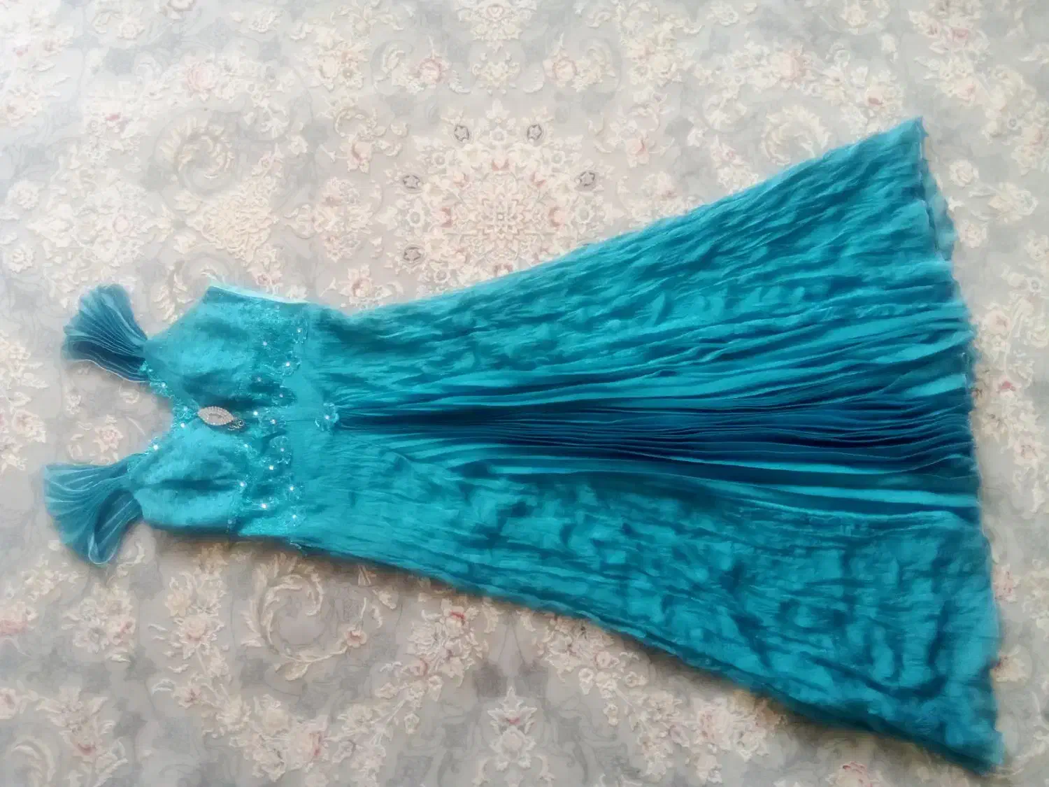 لباس مجلسی در حد نو|لباس|تربتحیدریه, ده پائین|دیوار