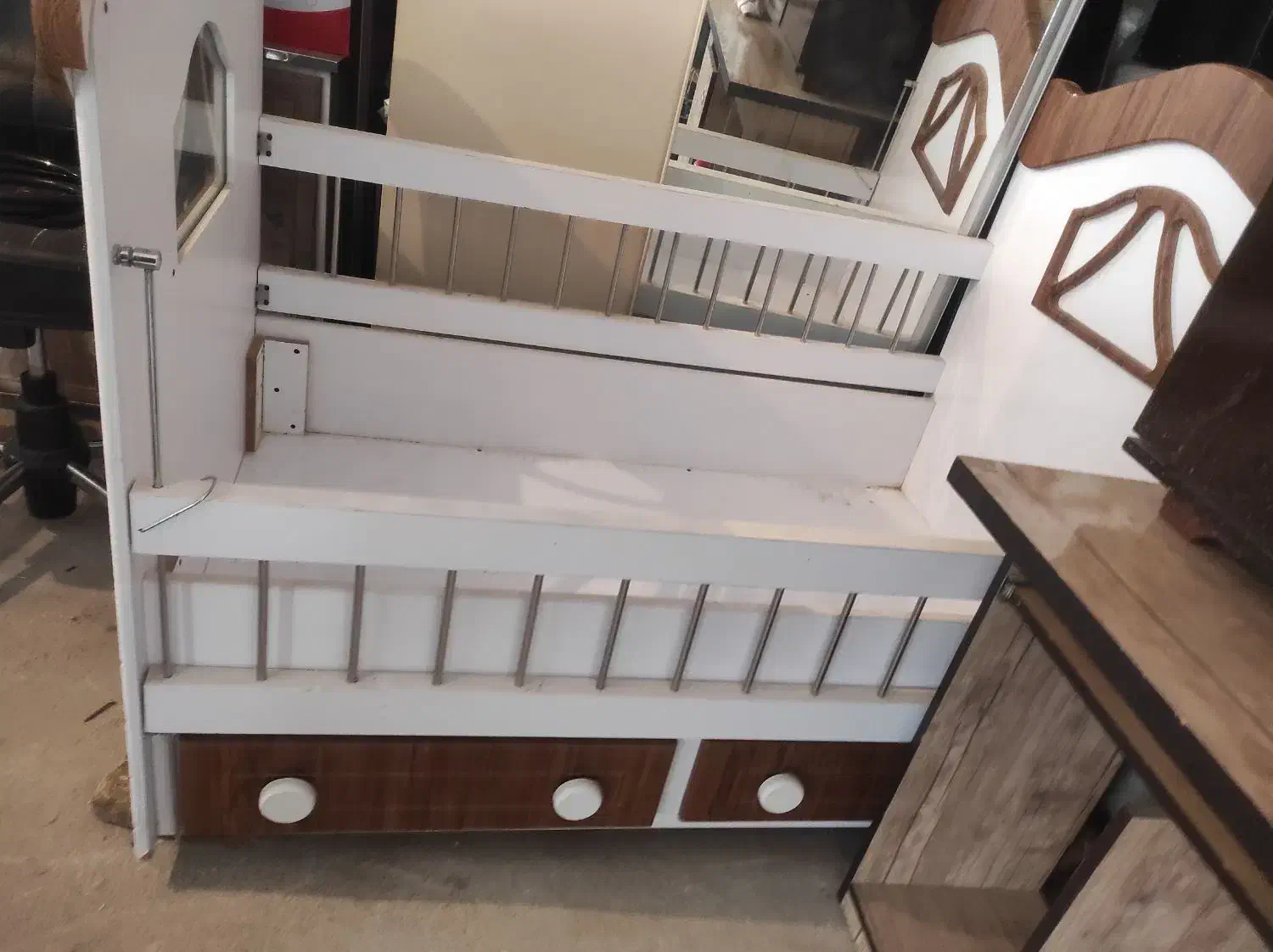 تختخواب کودک به همرا تشک خوشخواب و چراغ اتاق کودک|تخت و سرویس خواب|شاهین دژ, |دیوار