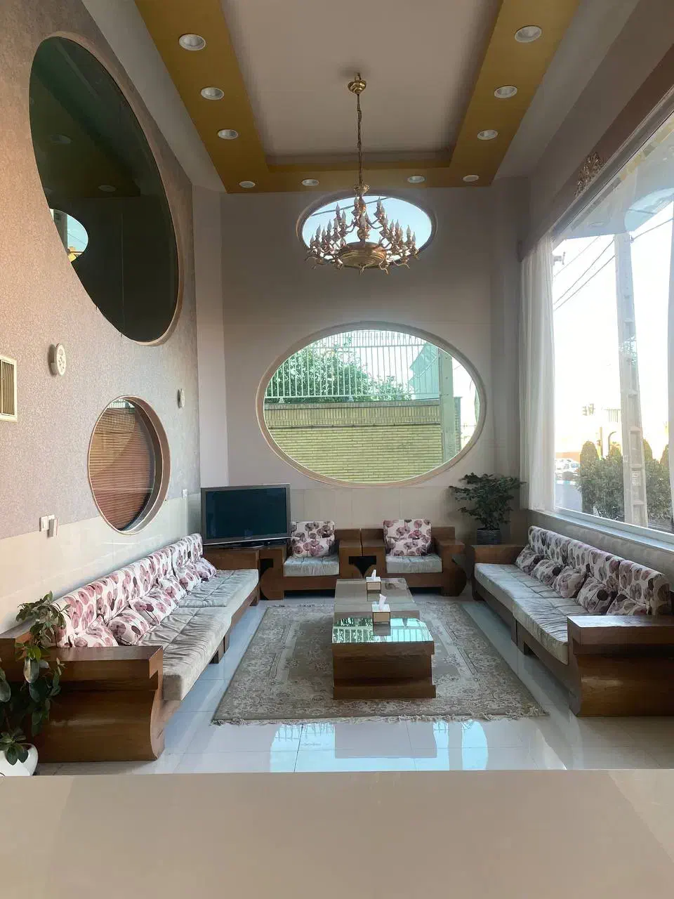 به نیروی آقا و خانم جهت همکاری در هتل نیازمندیم|استخدام اداری و مدیریت|یزد, |دیوار