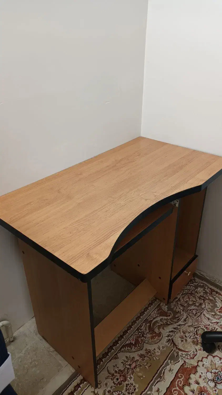 صندلی|میز تحریر و کامپیوتر|قم, نیروگاه|دیوار