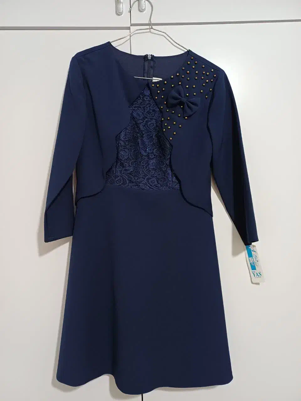 مانتو و لباس و شومیز|لباس|شاهینشهر, نبوت|دیوار