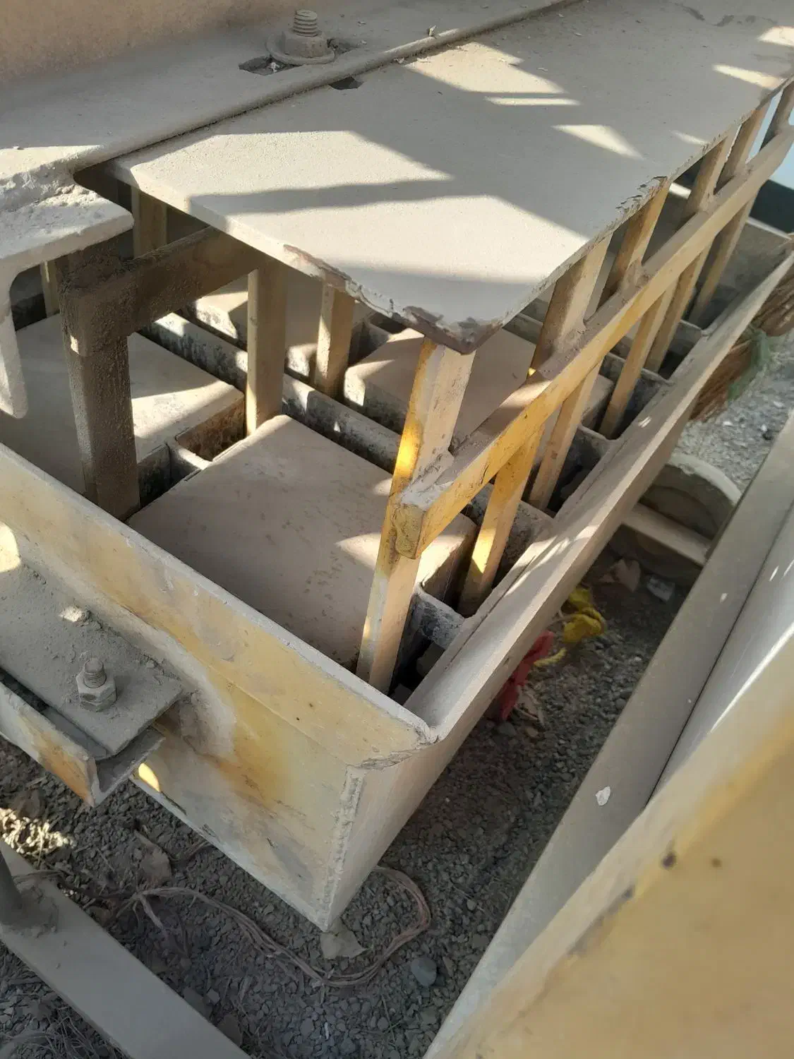 سه عدد دستگاه بلوک ویک عدد بتونر و تانکر در حد نو|ماشین‌آلات صنعتی|خوی, |دیوار