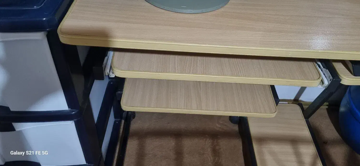 میز کامپیوتر و مانیتور|میز تحریر و کامپیوتر|نور, |دیوار