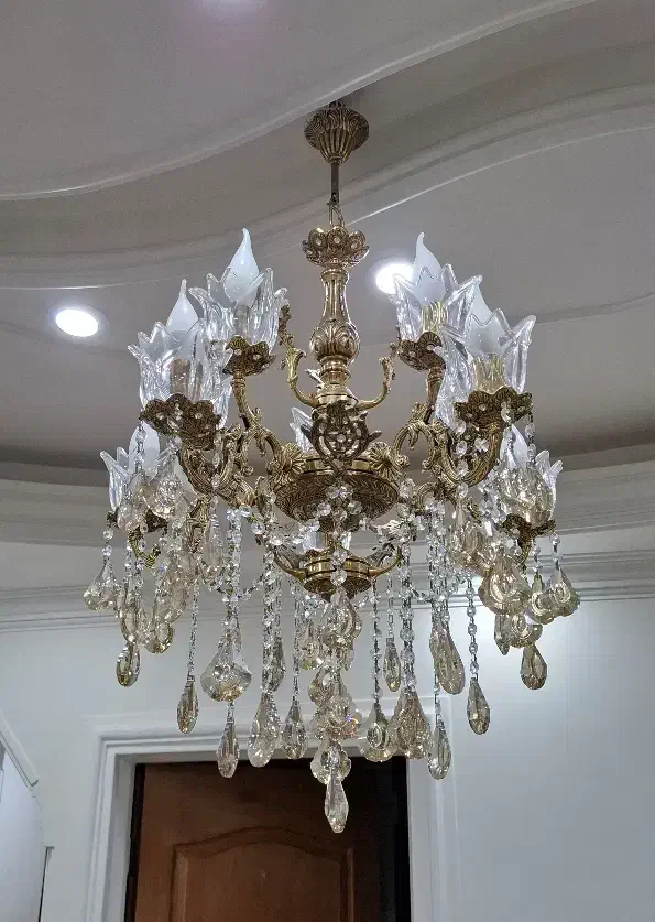 لوستر|لوستر و چراغ آویز|گلستان (تهران), |دیوار