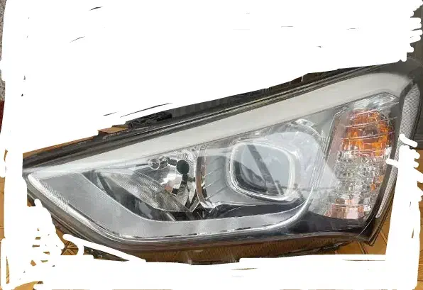 فروش چراغ جلوهیوندای سانتافه ۲۰۱۵|قطعات یدکی و لوازم جانبی|رشت, پورسینا|دیوار