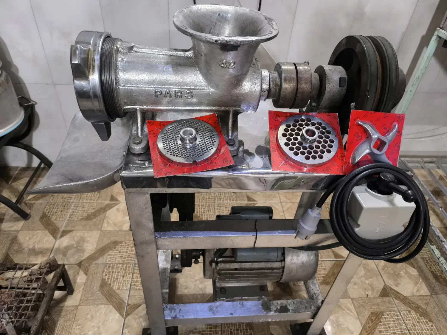 چرخ گوشت ۴۲|کافی‌شاپ و رستوران|حبیب آباد, |دیوار