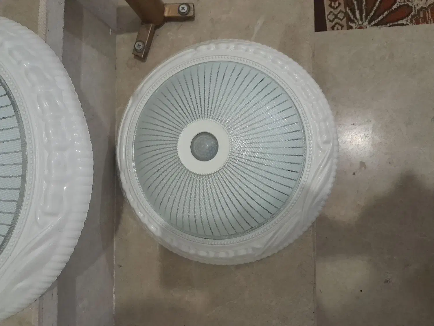 چراغ سقفی داخل راه پله یا پارکینگ|لامپ و چراغ|اسلامآباد غرب, |دیوار