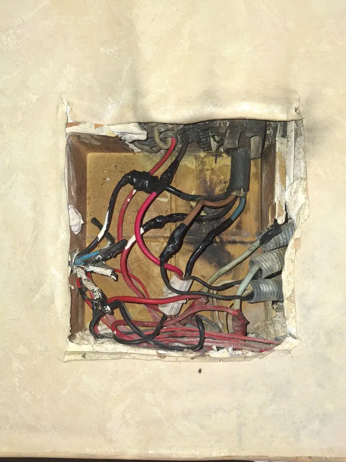 برق کشی و تعمیرات برق|خدمات پیشه و مهارت|بندر ماهشهر, |دیوار