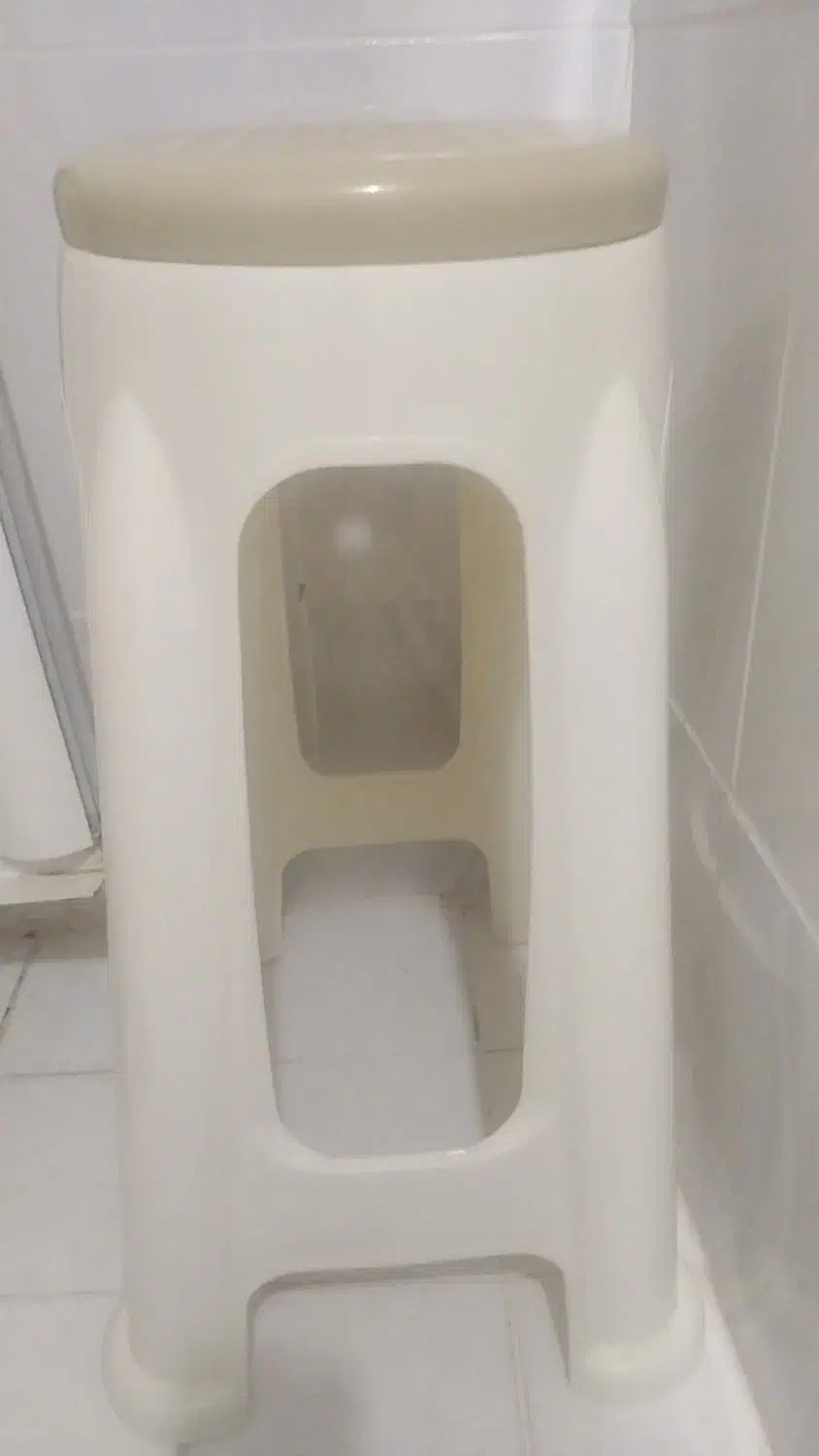 چهارپایه پلاستیکی|صندلی و نیمکت|پرند, فاز ۵|دیوار