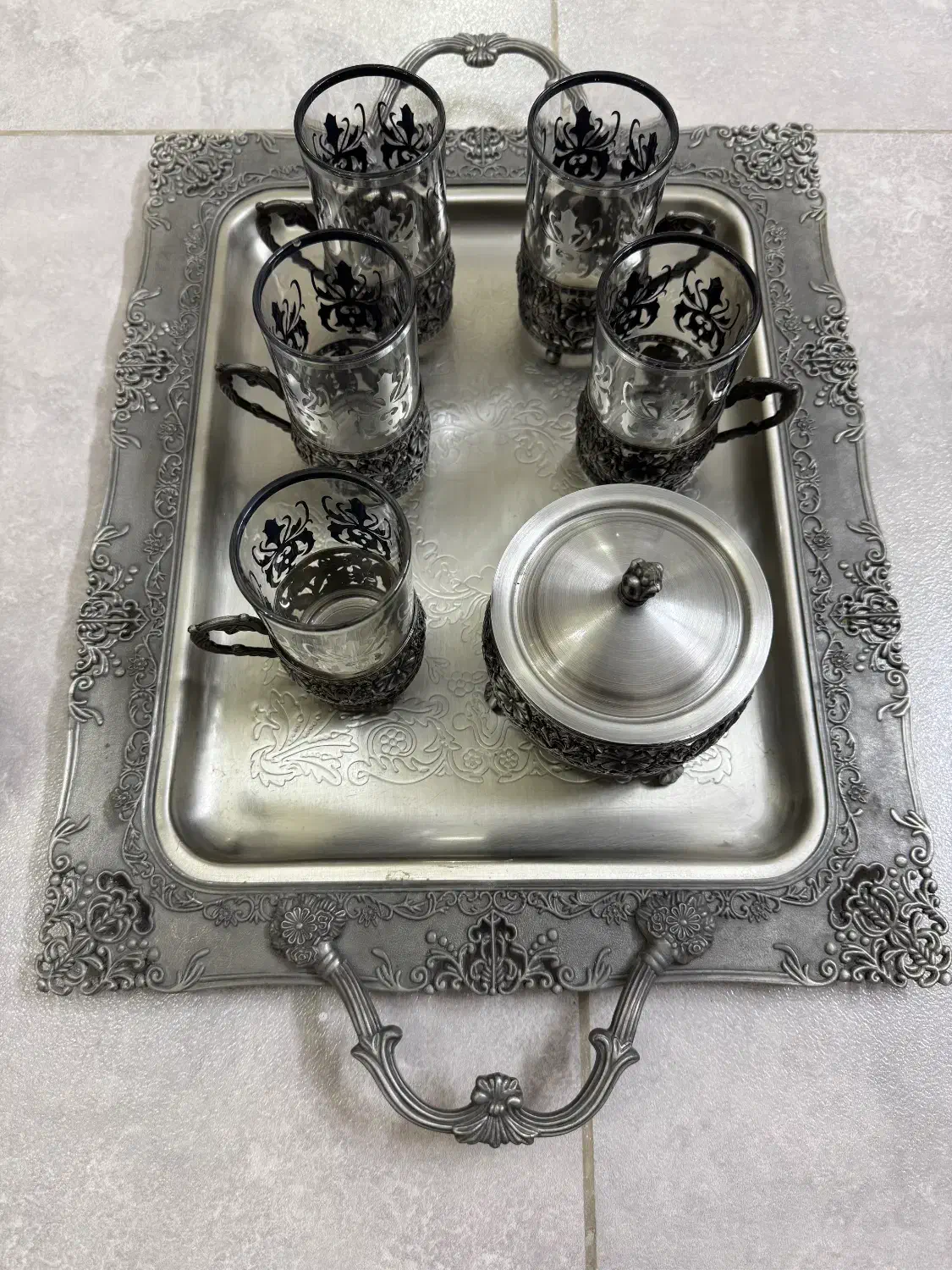 تعدادی ظروف بلور و کریستال پذیرایی|ظروف سرو و پذیرایی|اصفهان, مرداویج|دیوار