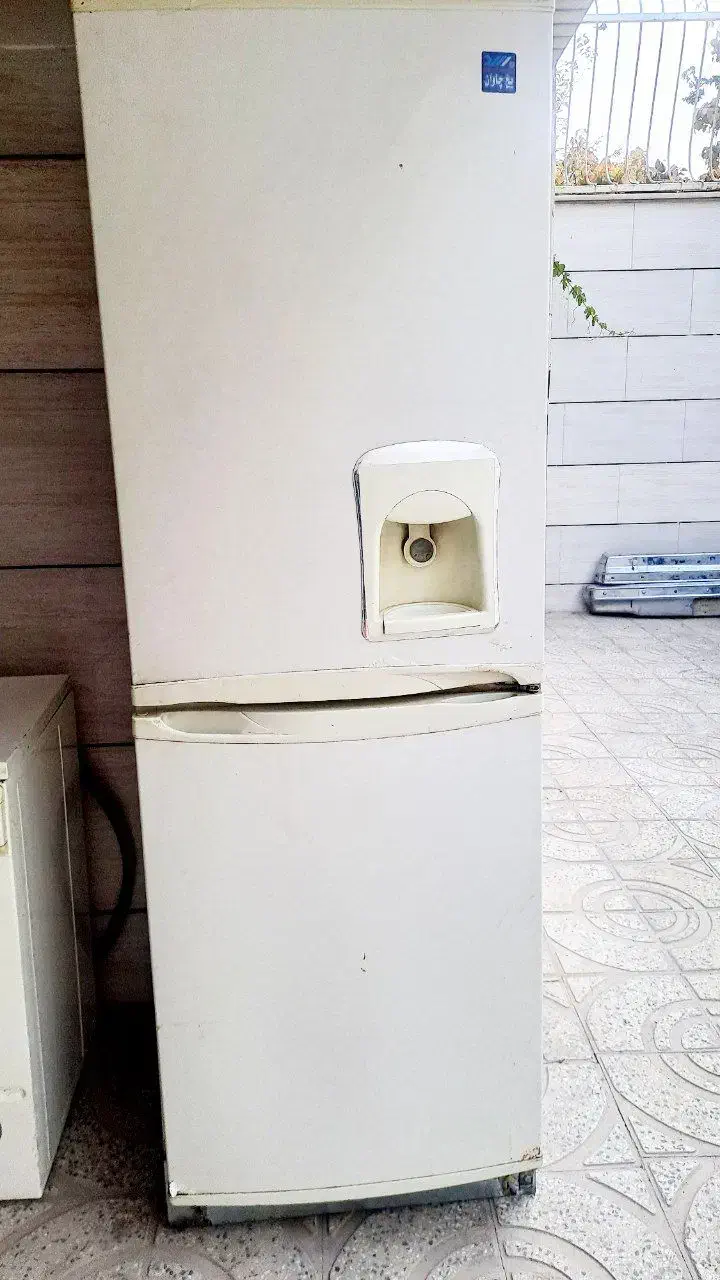 یخچال همراه با فریزر|یخچال و فریزر|ابریشم, |دیوار