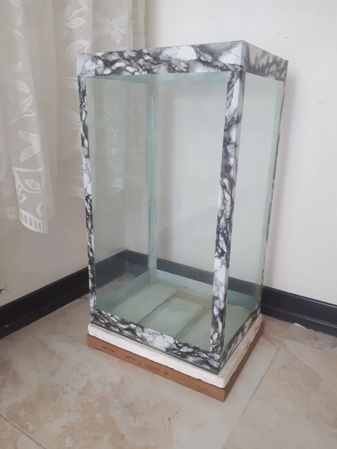 آکواریوم|ماهی|پرند, فاز ۴|دیوار