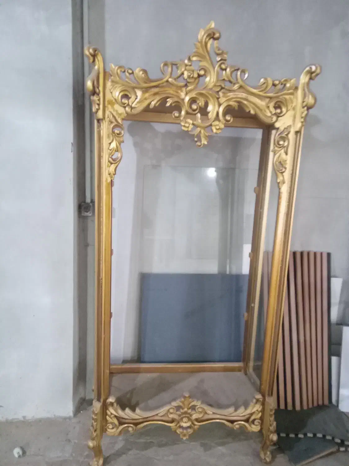 بوفه سلطنتی سالم با شیشه واینها وطبقه|بوفه، ویترین، کنسول|آمل, |دیوار