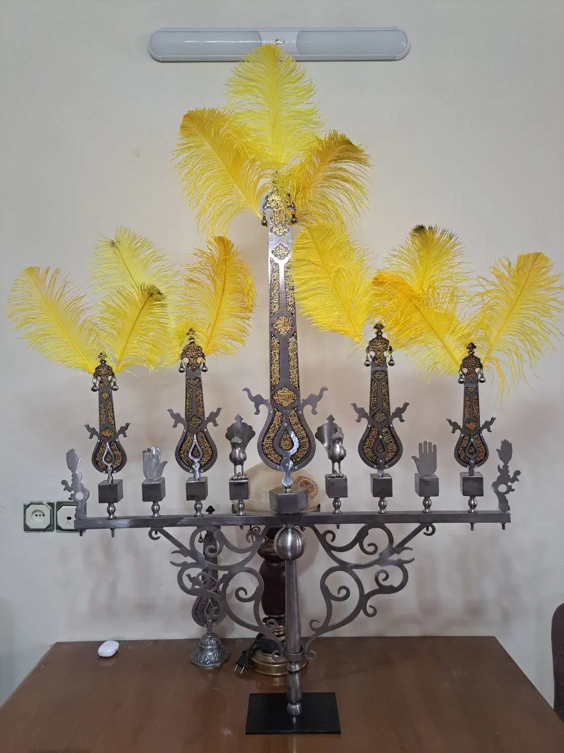 علم سردمی طرح طلاکوب وانواع حیوان چکشی|کلکسیون اشیاء عتیقه|تهران, آهنگ|دیوار