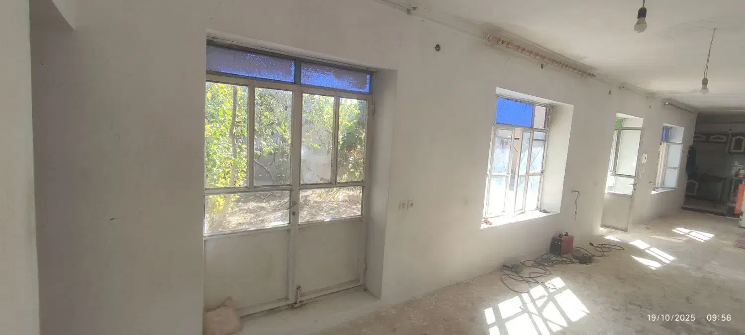 در وپنجره آهنی در حد|مصالح و تجهیزات ساختمان|کبودرآهنگ, |دیوار