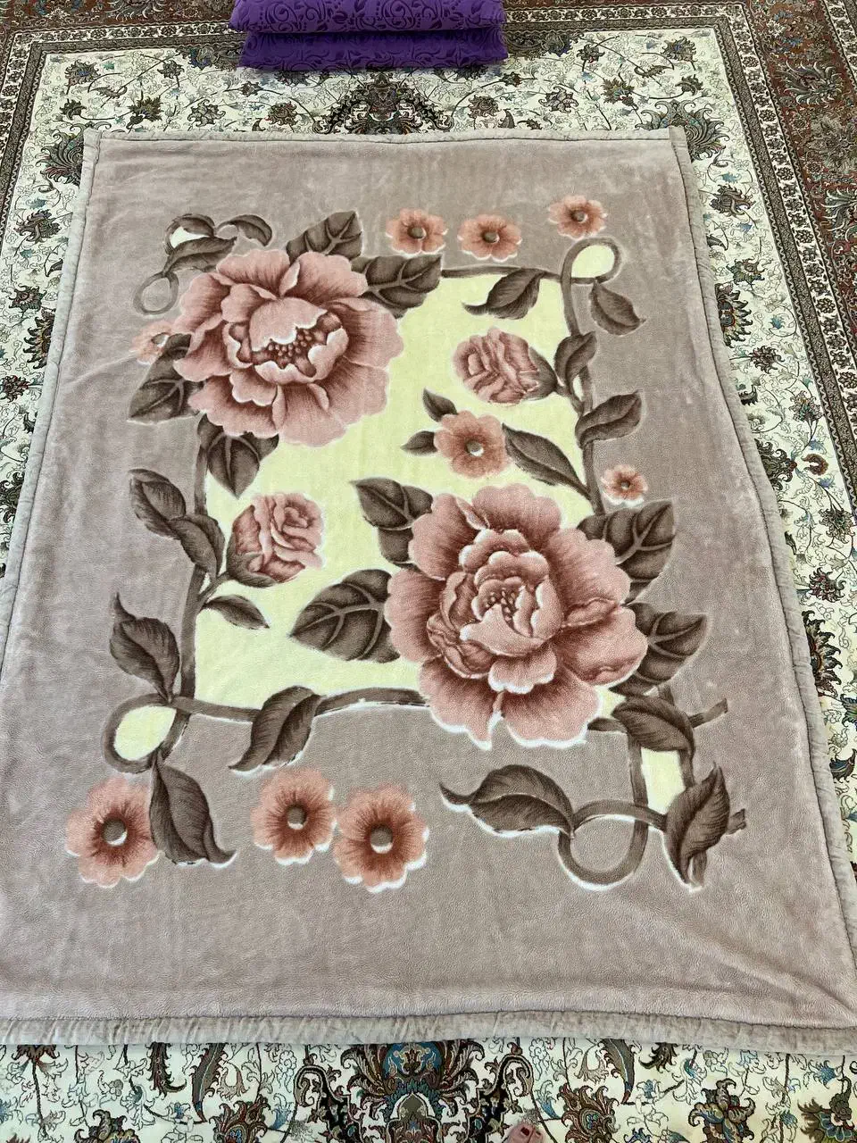 دوتا پتو در حد نو مرتب|رختخواب، بالش، پتو|همدان, |دیوار