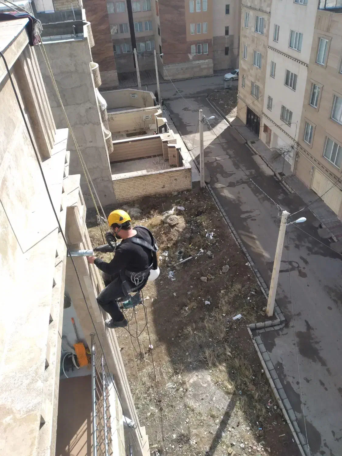 پیچ و رول پلاک نما عایق ابندی بدون داربست با طناب|خدمات پیشه و مهارت|اهواز, زیتون کارمندی|دیوار