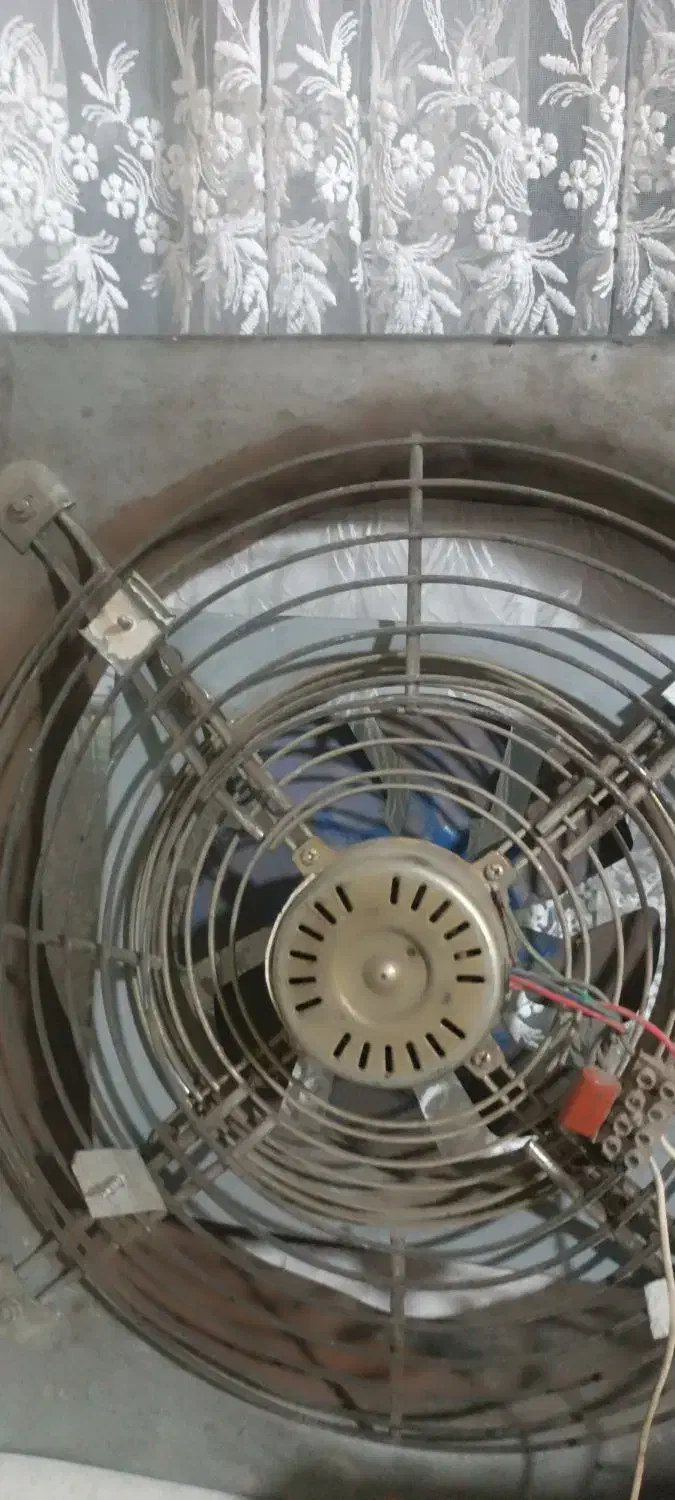 دو عدد هواکش|پنکه و تصفیهکنندهٔ هوا|تهران, خاک سفید|دیوار