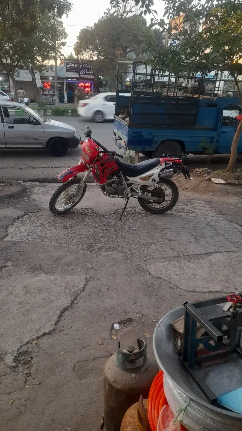 موتور تریل ۲۰۰ مدل ۸۸|موتورسیکلت|پارس‌آباد, |دیوار