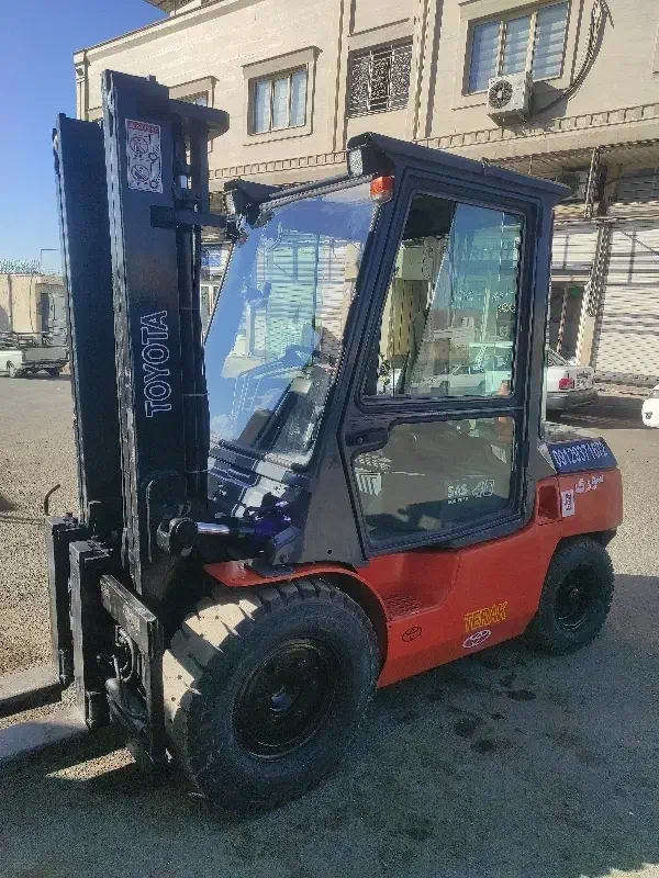 لیفتراک 3/5تن تویوتا|خودرو سنگین|پردیس, شهرک صنعتی خرمدشت فاز ۷|دیوار