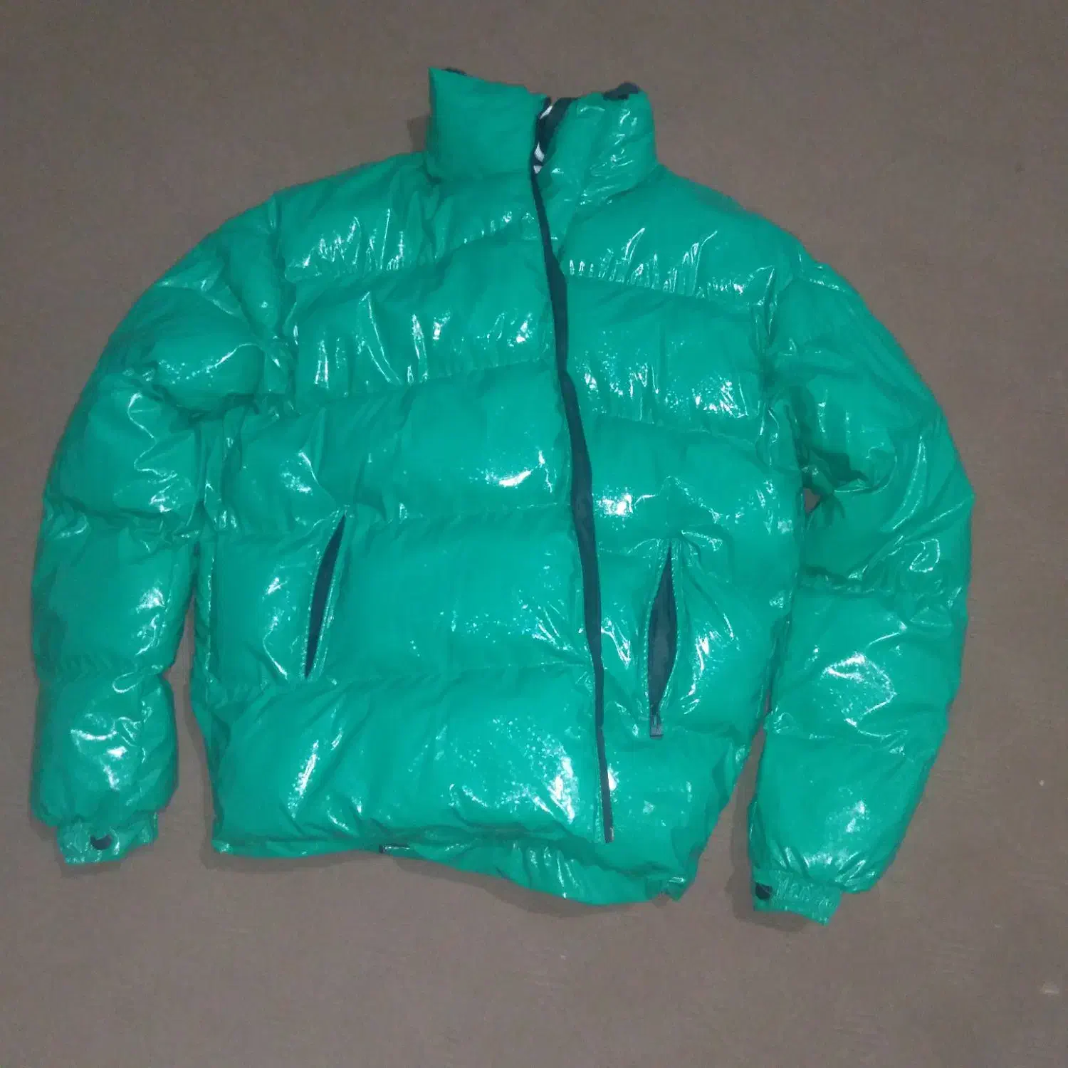 کاپشن اسپرت|لباس|صومعه‌سرا, |دیوار