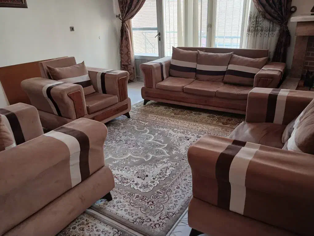 مبلمان راحتی شیک و محکم ، دست دوم تمیز|مبلمان خانگی و میز عسلی|شهرضا, |دیوار