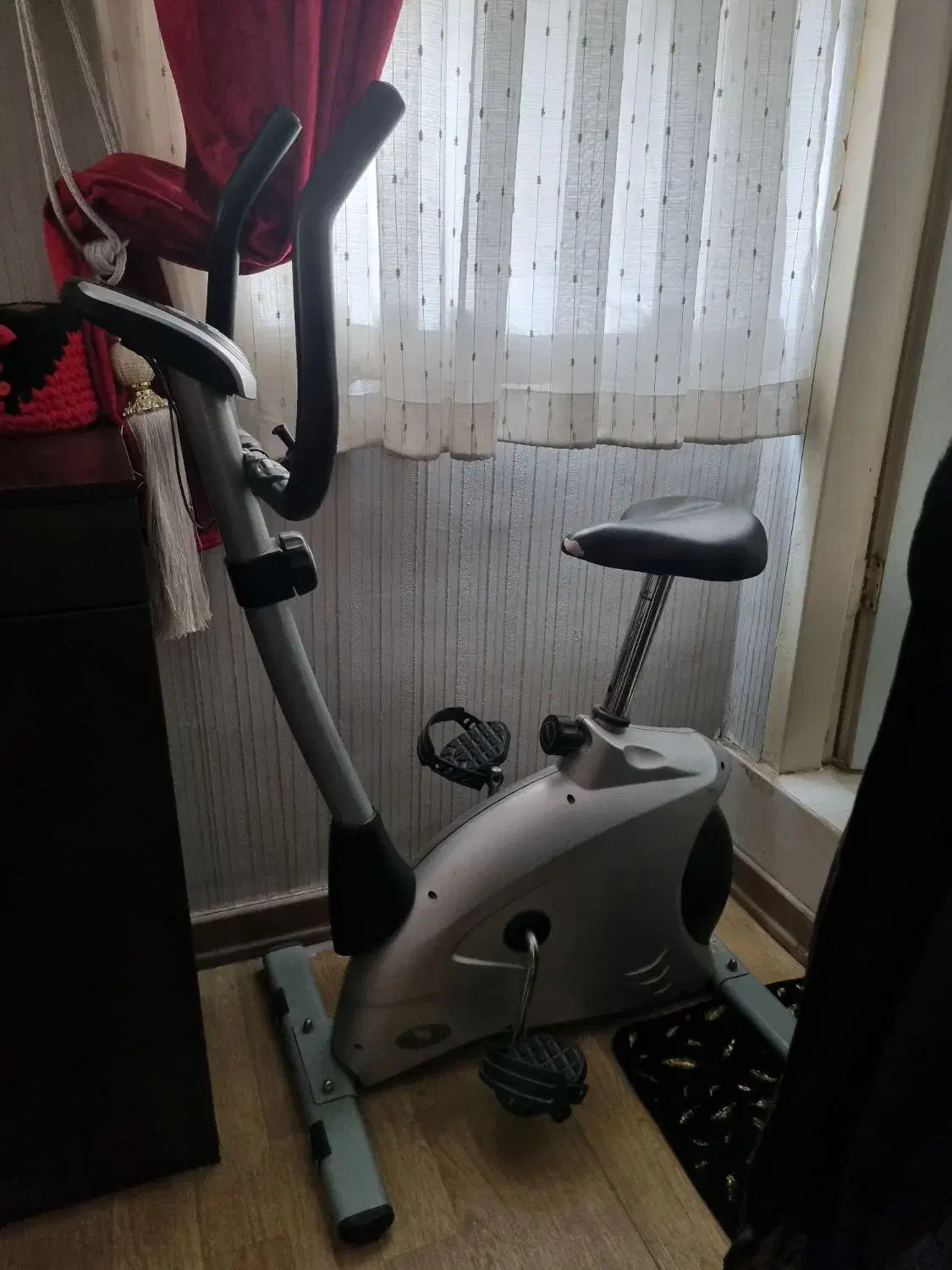 دوچرخه ثابت وکمربند ویبره چربی سوز|تجهیزات ورزشی|اندیشه, اندیشه فاز ۴|دیوار