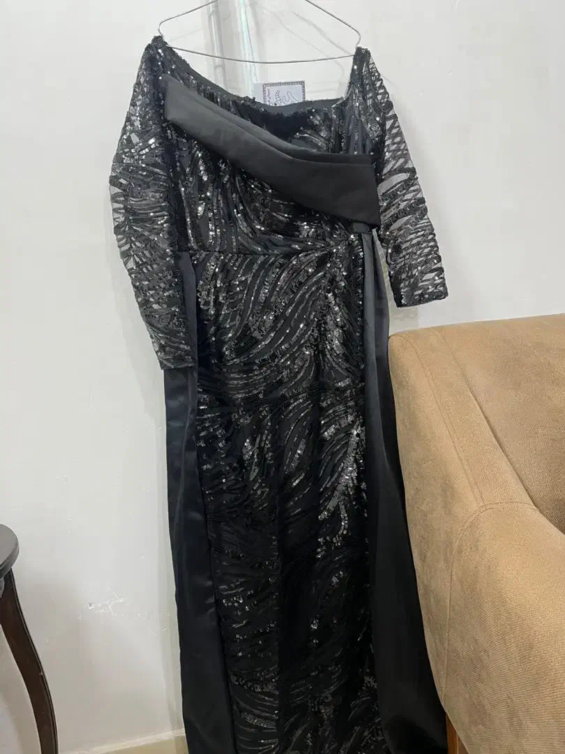 لباس مجلسی|لباس|خمین, |دیوار