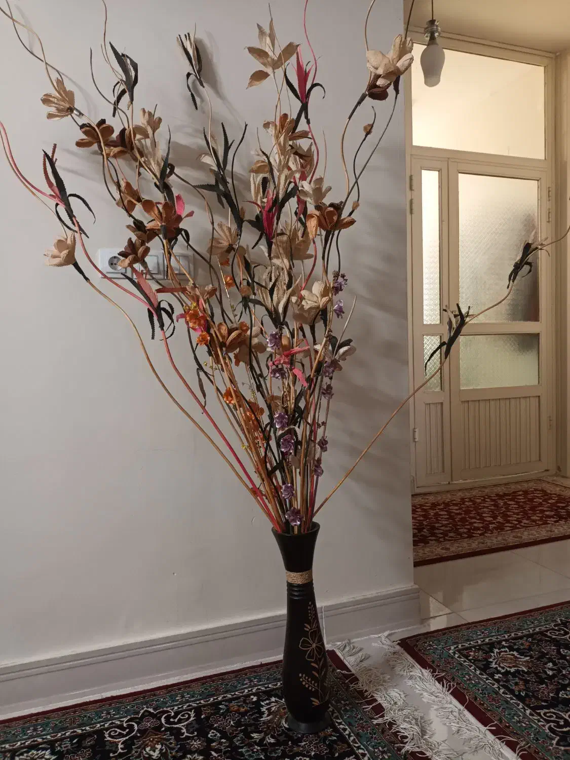 گلدان چوبی همراه با گل کاغذی|گل مصنوعی|شیراز, فرگاز|دیوار