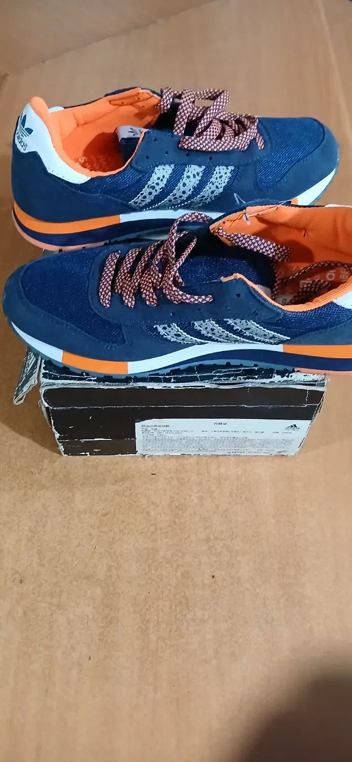 فروش کتونی آدیداس اصل|کیف، کفش، کمربند|کرج, دهقان ویلا|دیوار