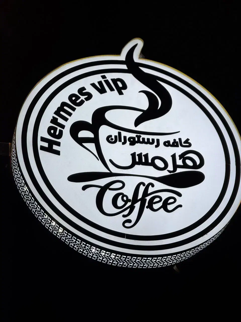 استخدام کمک اشپز و منقلدار و صندوقدار خانوم|استخدام خدمات فروشگاه و رستوران|اصفهان, بهارستان|دیوار