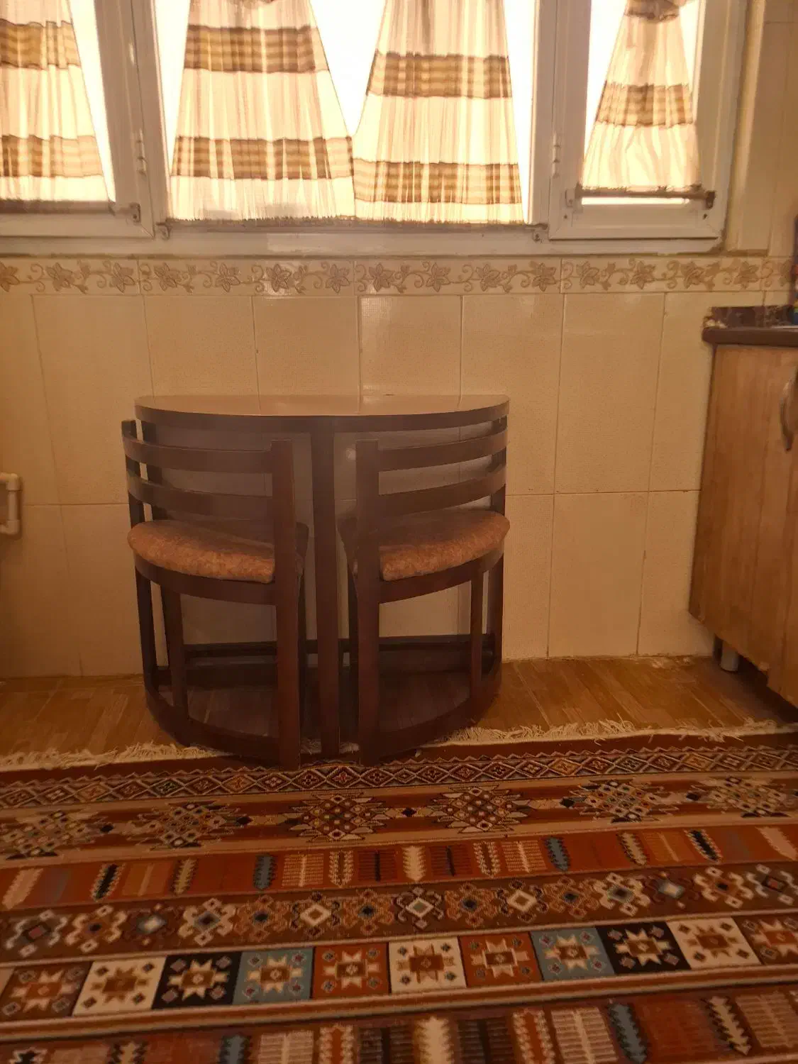 میز دو نفره کم جا|میز و صندلی غذاخوری|مریوان, |دیوار