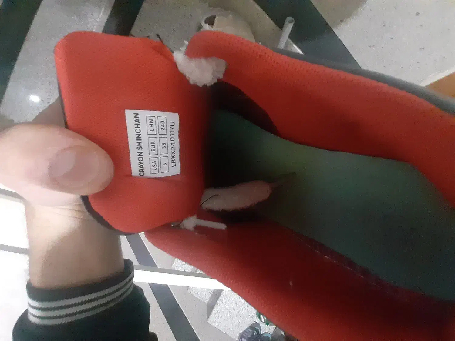 کفش دخترانه|کیف، کفش، کمربند|ری, شهادت|دیوار