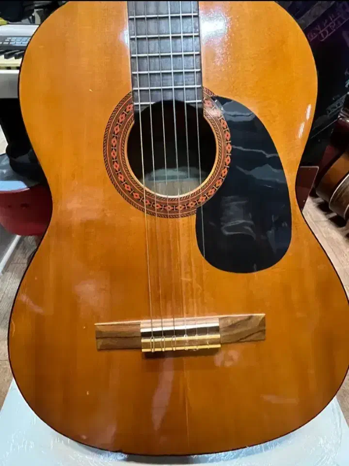 گیتار یاماها c40 اندونزی و ترومپت برزیلی|گیتار، بیس، امپلیفایر|رشت, اسماعیل آباد|دیوار