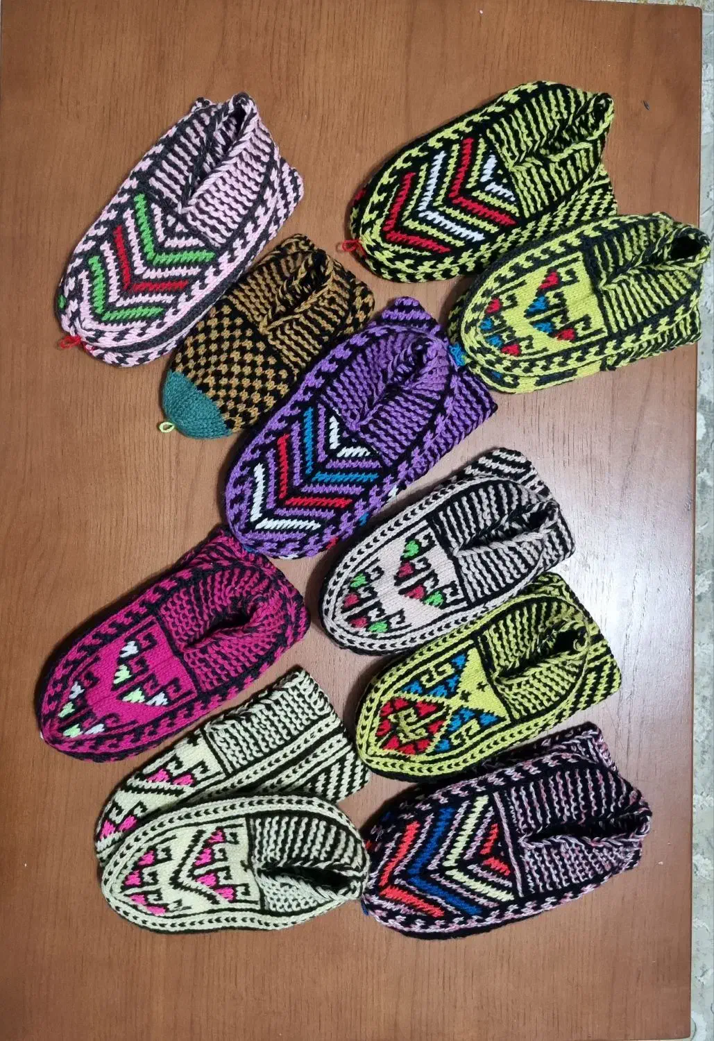 پاپوش دستبافت زنانه و مردانه|لباس|اندیشه, اندیشه فاز ۱|دیوار