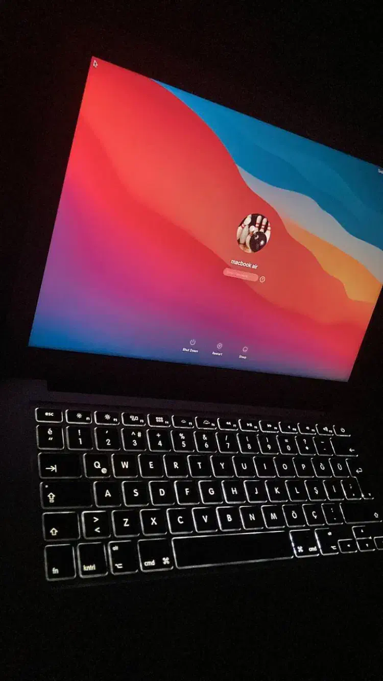 مک بوک ایر بسیار تمیز|رایانه همراه|شیراز, ملاصدرا|دیوار