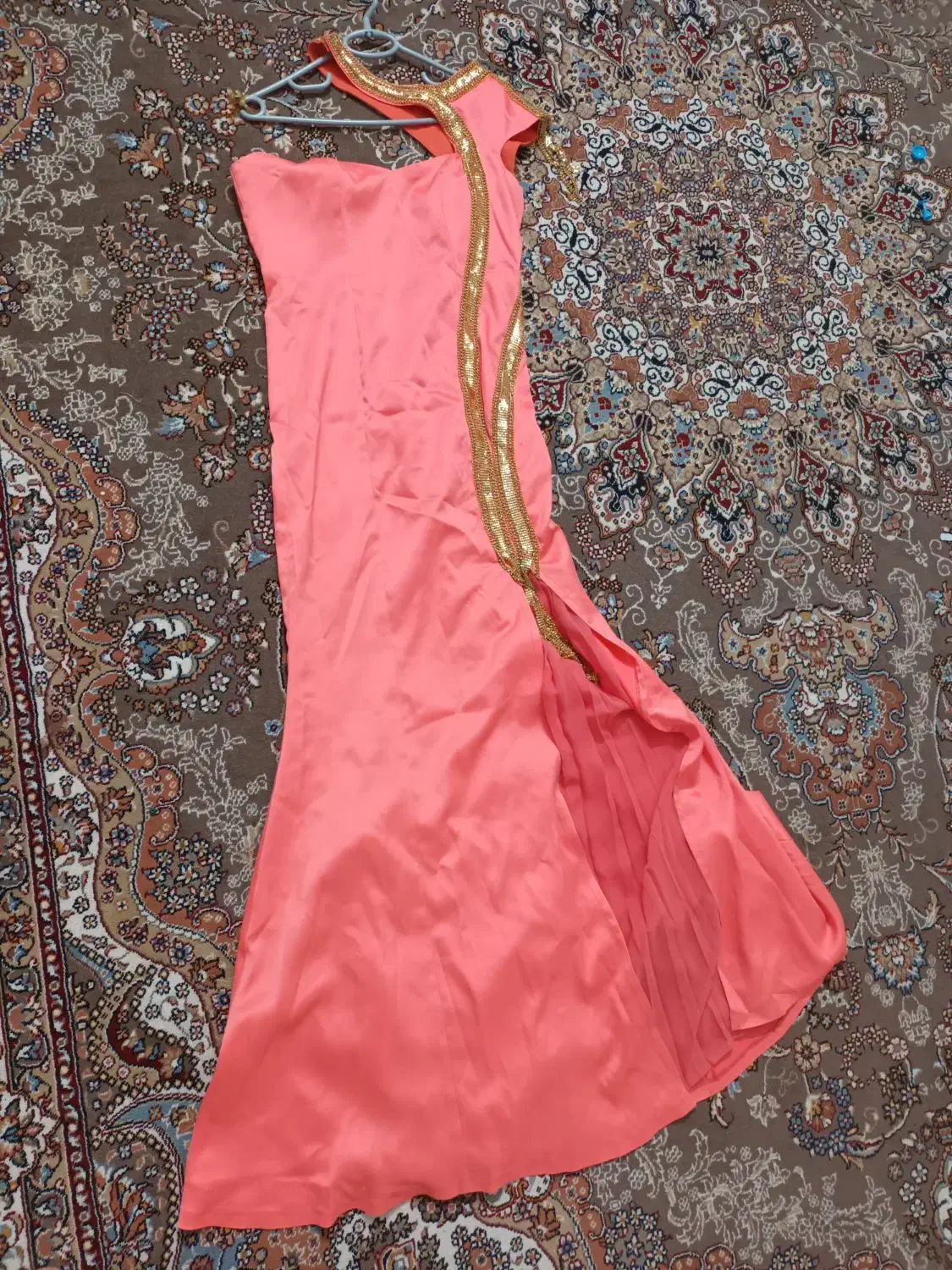 تعدادی لباس مجلسی و شال و کلاه|لباس|پردیس, فاز ۸|دیوار