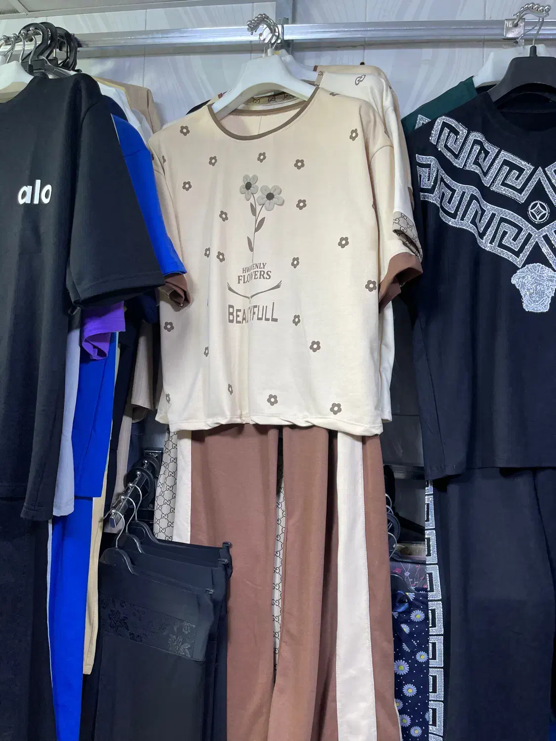 لباس زنونه|لباس|سقز, |دیوار