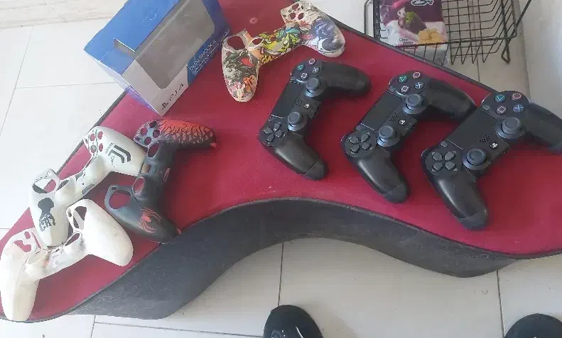 تعدادی دسته ps4 و روکش دسته|کنسول، بازی ویدئویی و آنلاین|رشت, حمیدیان|دیوار
