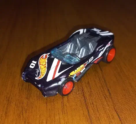 هاتویلز|اسباب‌‌بازی|رشت, چمارسرا|دیوار