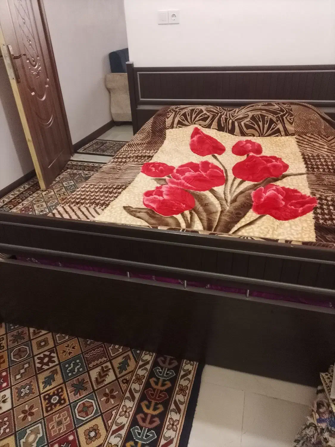 تخت دونفره سالم با زیر تختی|تخت و سرویس خواب|بجنورد, |دیوار