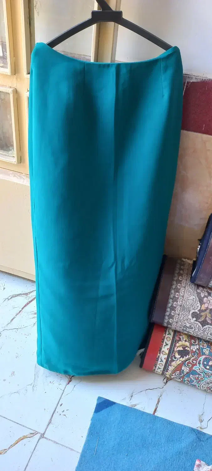 کت ودامن مجلسی|لباس|نوده انقلاب, |دیوار