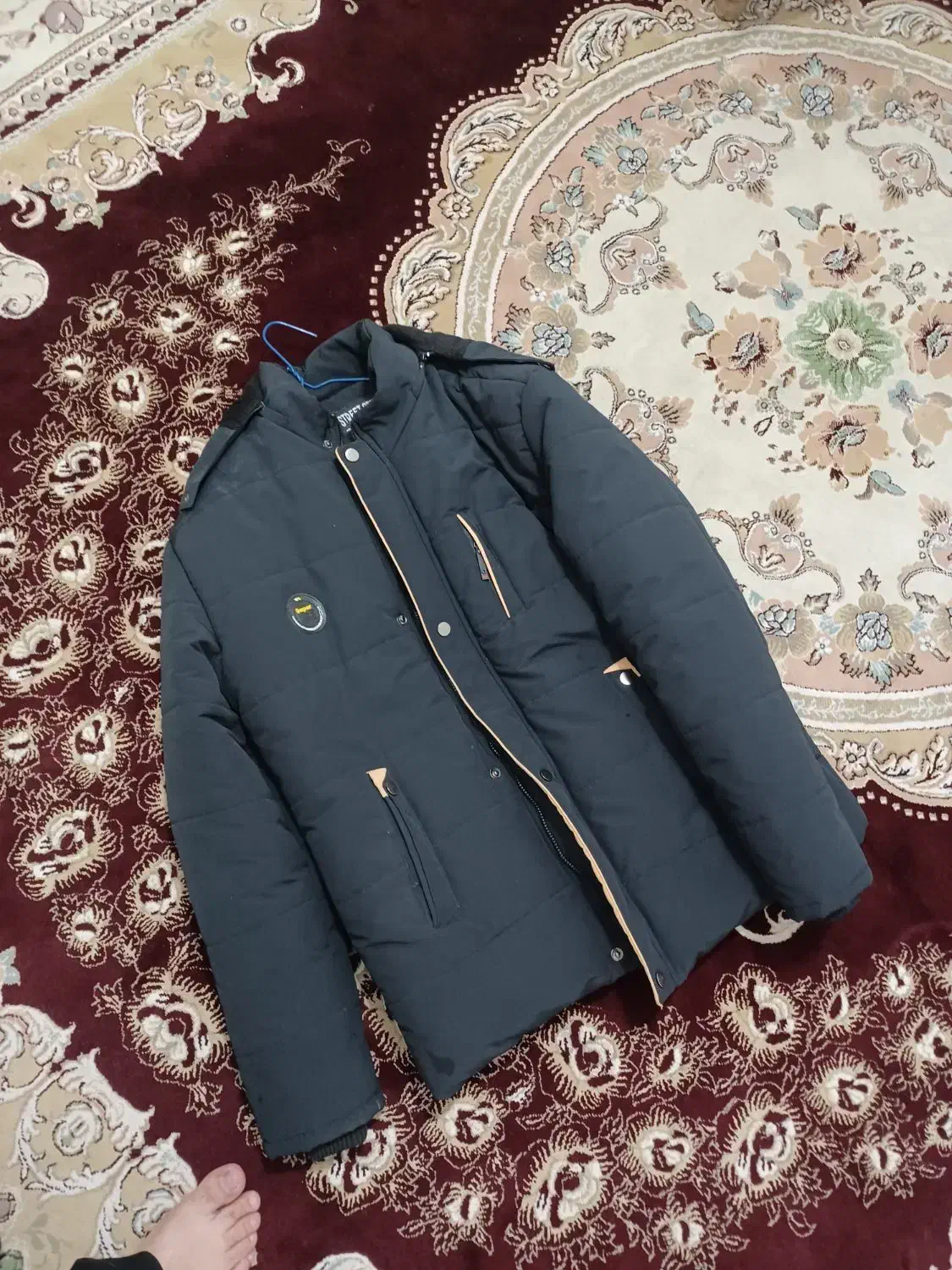 کاپشن برزنتی|لباس|فردوس (خراسان), |دیوار