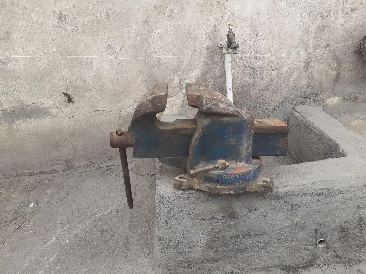 ابزار آلات گیره|ابزارآلات|لنجان, |دیوار