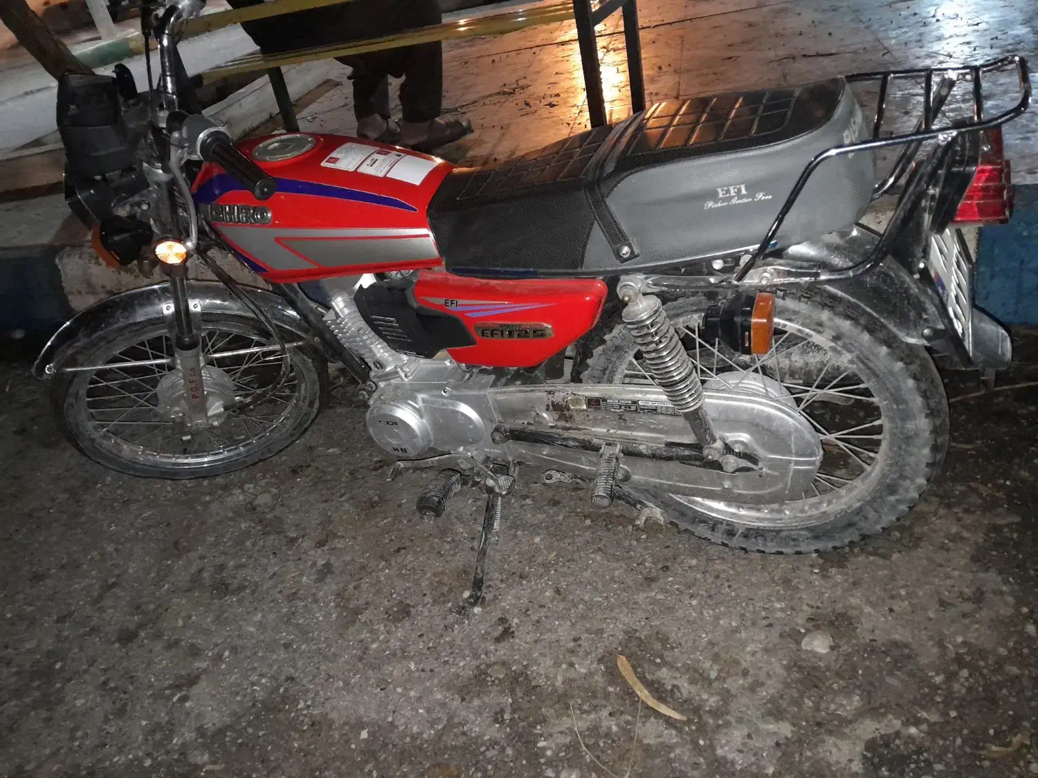 درحدخشک|موتورسیکلت|بند زرک, |دیوار